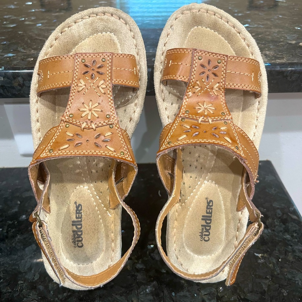 Cobbie Cuddlers leather sandals with Velcro ankle strap size 51/2